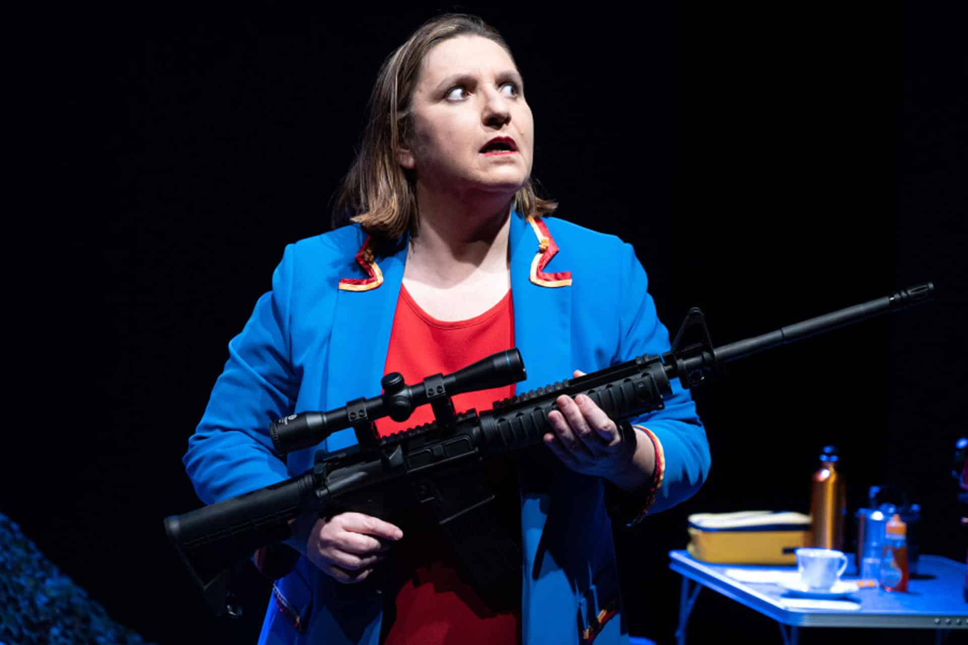 - La obra teatral 'Vacanze di guerra', adaptación italiana del texto 'Rutas de alto riesgo' del dramaturgo español Ignasi García Barba, se estrena esta semana en el Teatro India de Roma con una propuesta que combina humor y crítica social sobre el turismo de guerra y la frivolización del horror bélico. En la imagen, la actriz Valentina Martino, que encarna a la protagonista, Berta. EFE/ Teatro di Roma SOLO USO EDITORIAL/SOLO DISPONIBLE PARA ILUSTRAR LA NOTICIA QUE ACOMPAÑA (CRÉDITO OBLIGATORIO)