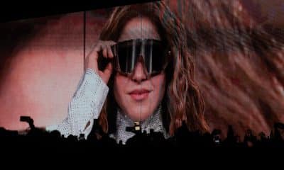 Vista general del rostro de la cantante colombiana Shakira, proyectada en la pantalla gigante de su gira 'Las mujeres ya no lloran World Tour', el pasado 8 de noviembre, en el Estadio Olímpico Atahualpa, en Quito (Ecuador). EFE/José Jácome