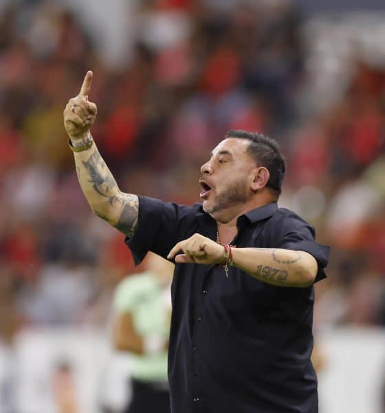 El entrenador de Toluca Antonio Mohamed afirmó este sábado que quiere avanzar con Toluca a cuartos de final como líder de la fase regular del torneo Apertura mexicano. EFE/ Francisco Guasco