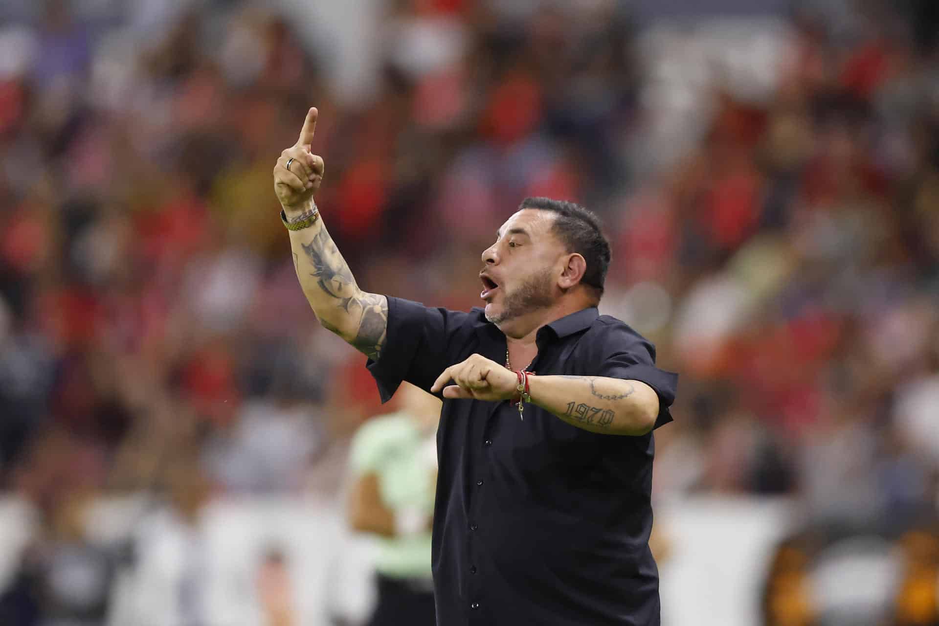 El entrenador de Toluca Antonio Mohamed afirmó este sábado que quiere avanzar con Toluca a cuartos de final como líder de la fase regular del torneo Apertura mexicano. EFE/ Francisco Guasco