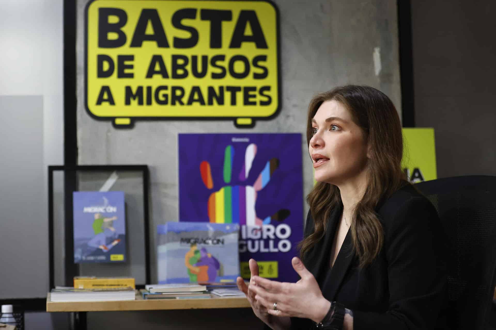 La directora adjunta de Amnistía Internacional (AI) para Venezuela, Nastassja Rojas, habla en una entrevista con EFE el martes, en Bogotá (Colombia). EFE/ Mauricio Dueñas Castañeda
