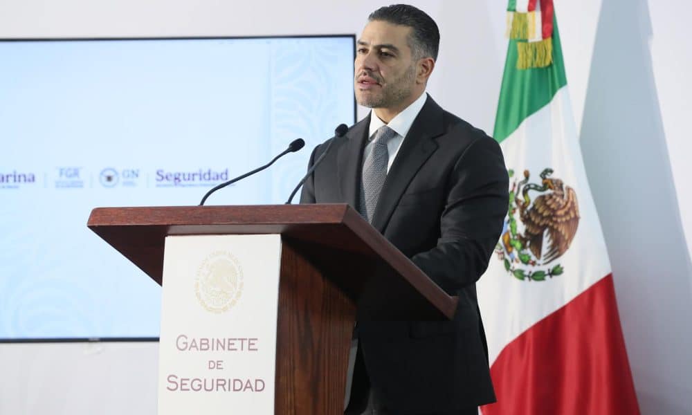 El secretario de Seguridad y Protección Ciudadana (SSPC), Omar García Harfuch, habla durante una rueda de prensa este domingo, en Ciudad de México (México). EFE/Mario Guzmán