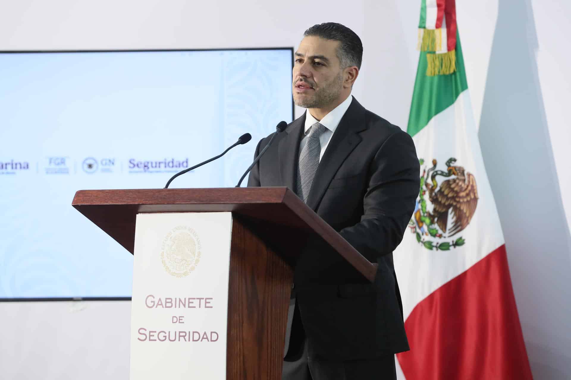 El secretario de Seguridad y Protección Ciudadana (SSPC), Omar García Harfuch, habla durante una rueda de prensa este domingo, en Ciudad de México (México). EFE/Mario Guzmán