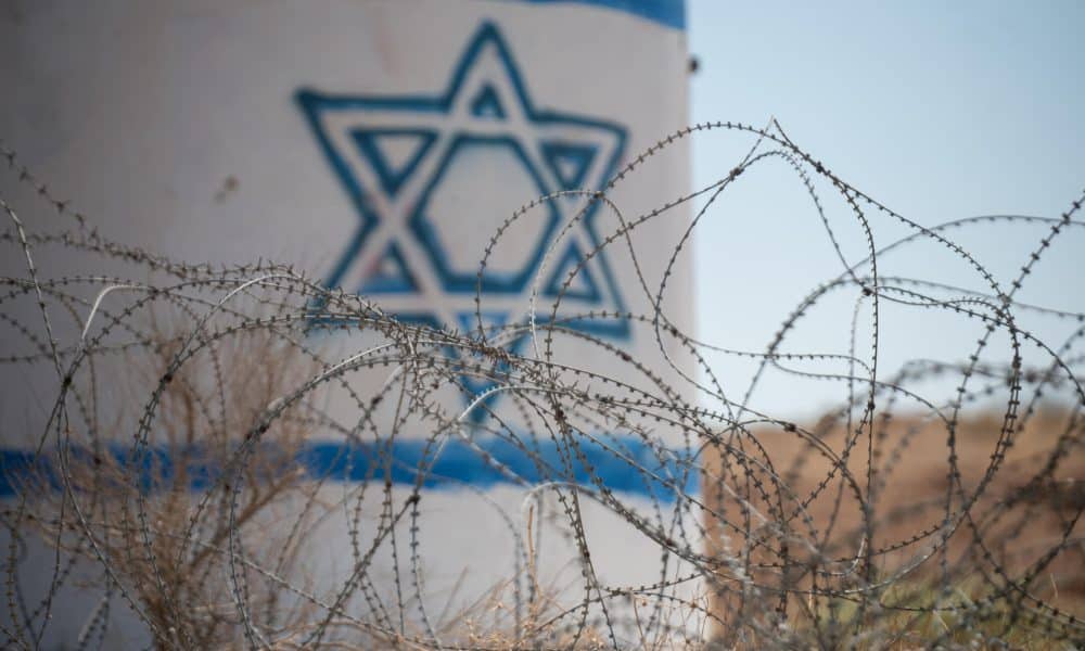 FOTO ARCHIVO. Alambre de espino. EFE/ Magda Gibelli