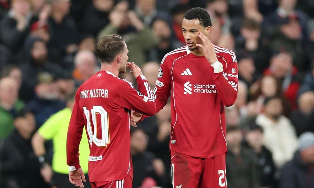 Los jugadores del Liverpool Alexis Mac Allister (I) y Van Dijk durante el partido de la UEFA Champions League que han jugado Liverpool FC y Real Madrid, en Liverpool, Reino Unido. EFE/EPA/ADAM VAUGHAN