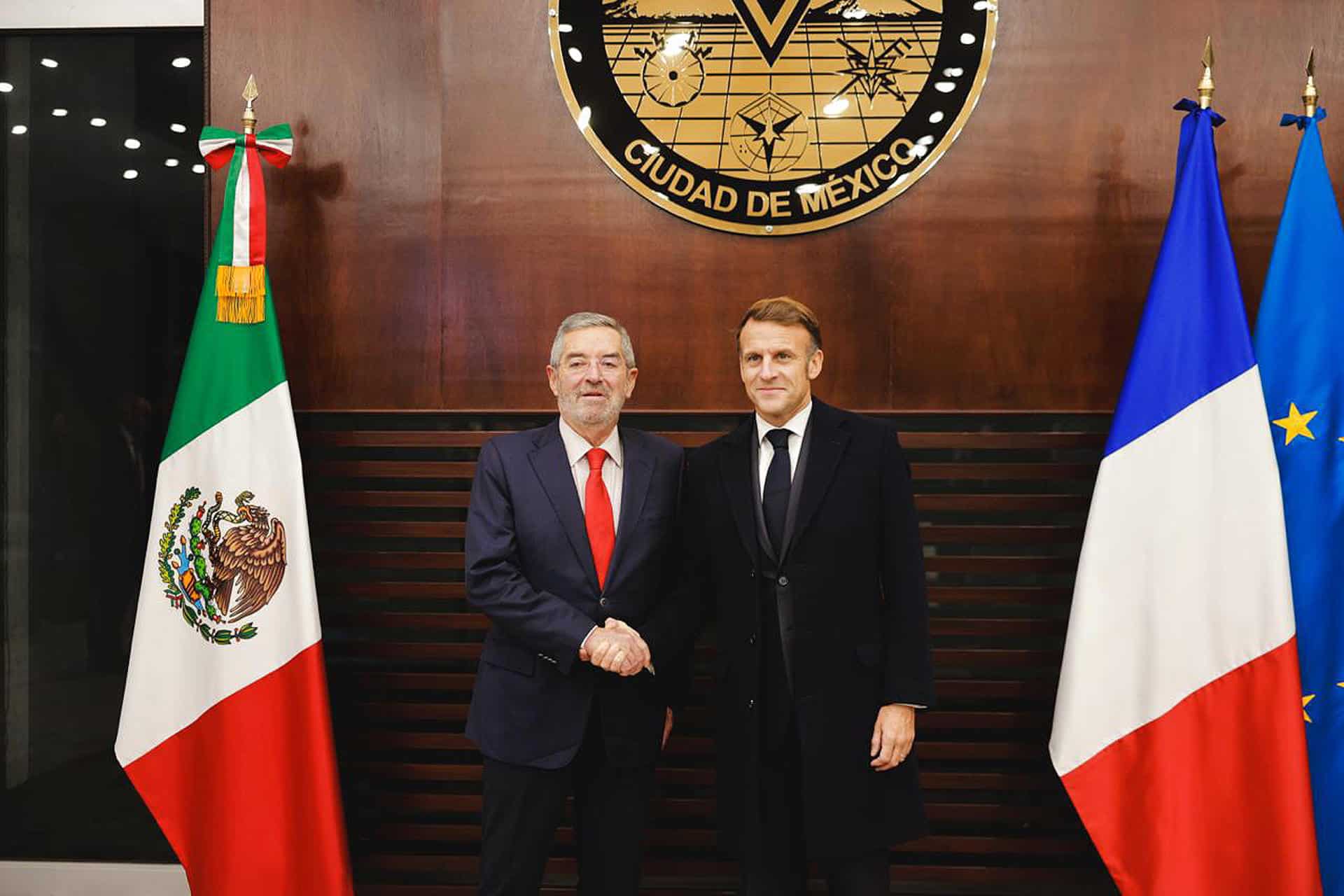 El presidente de Francia, Emmanuel Macron, participa en la apertura de la cumbre de líderes de la COP30 el jueves, en Belém (Brasil). EFE/ Antonio Lacerda