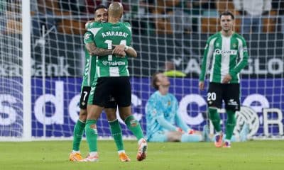 El brasileño del Real Betis Antony dos Santos (i) festeja su segundo gol contra el Mallorca, el pasado domingo. EFE/José Manuel Vidal