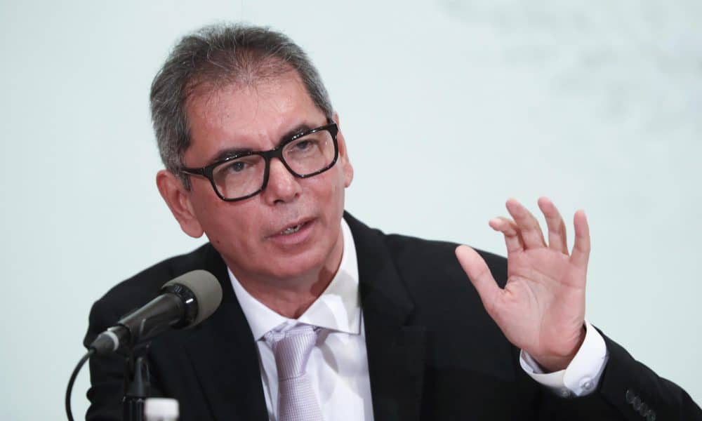El secretario de Hacienda y Crédito Público (SHCP), Edgar Amador Zamora, habla durante una rueda de prensa en Ciudad de México (México). Fotografía de archivo. EFE/ Mario Guzmán