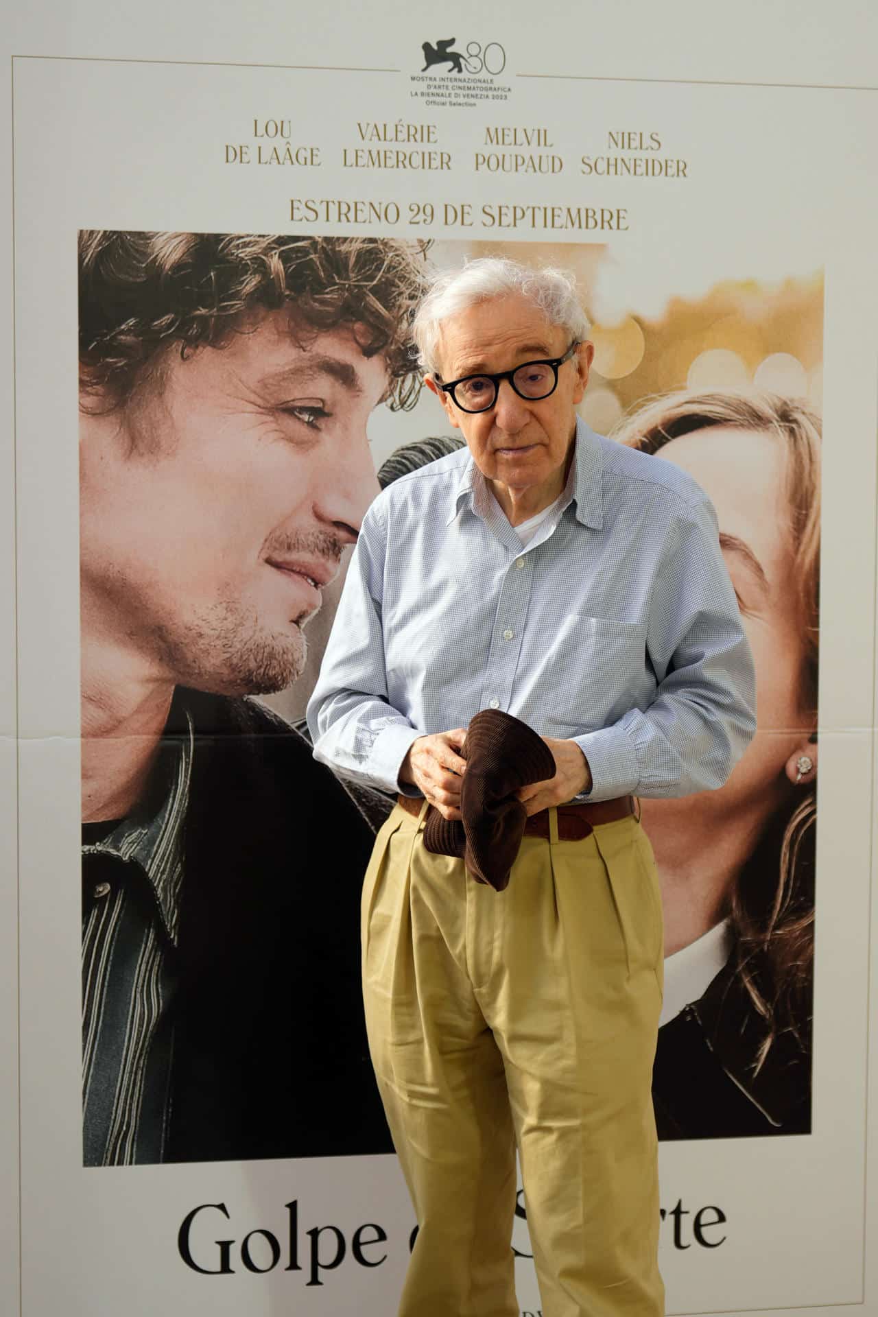 Foto de archivo dl director neoyorquino Woody Allen posando durante la presentación en Barcelona en 2023 de su última película, "Golpe de suerte", rodada en francés en París, con algunos de los ingredientes habituales de su filmografía. EFE/Enric Fontcuberta