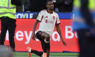 El jugador del Liverpool Alexander Isak celebra el 0-1 durante el partido de la Premier League que han jugado West Ham y Liverpool en Londres, Reino Unido. EFE/EPA/NEIL HALL