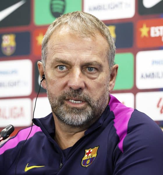 El entrenador del FC Barcelona, Hansi Flick, durante la rueda de prensa después del entrenamiento de la plantilla azulgrana en la Ciudad Deportiva Joan Gamper. EFE/ Andreu Dalmau