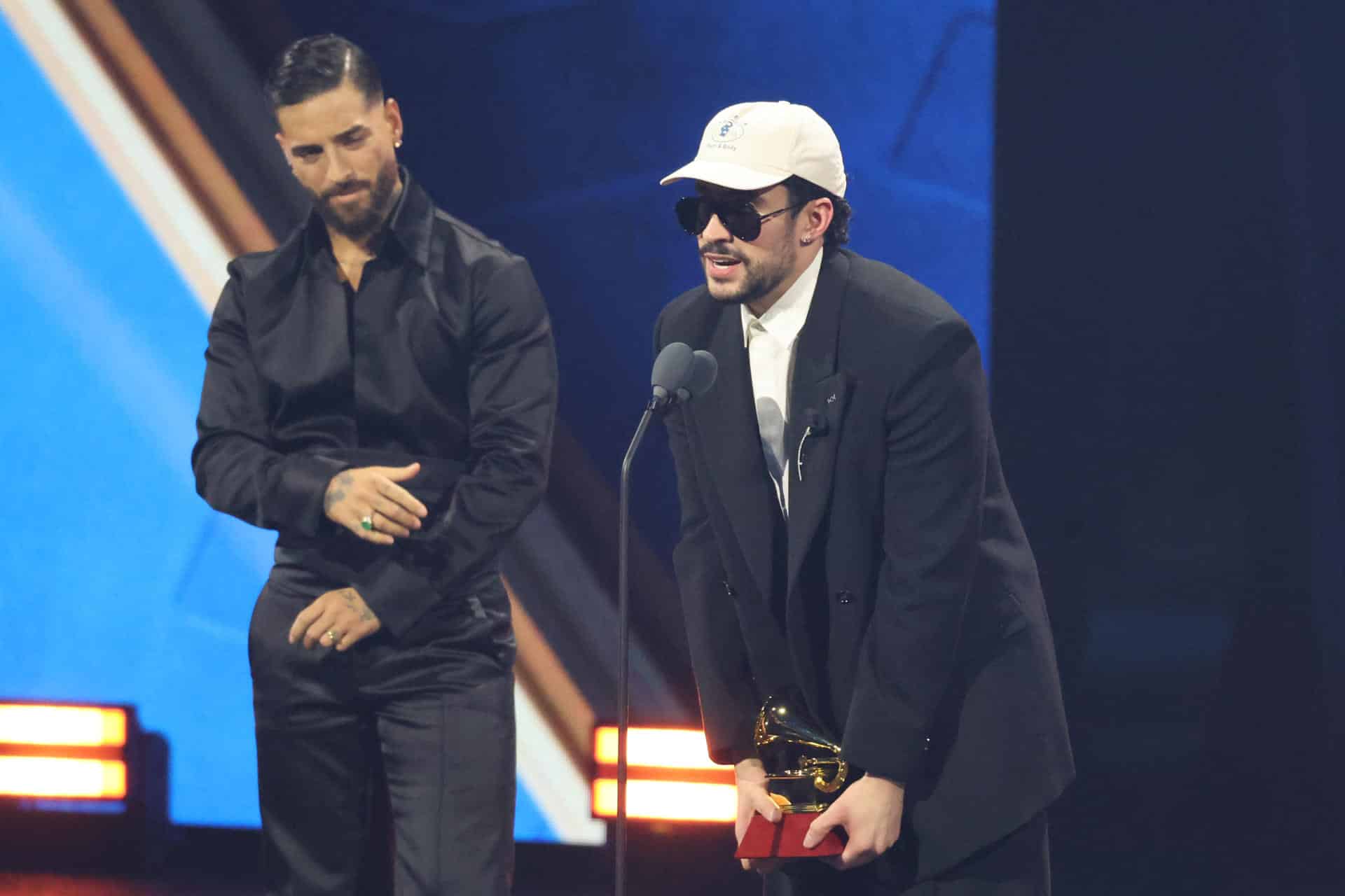 El cantante puertorriqueño Bad Bunny habla luego de recibir el Latin Grammy a Álbum del año este jueves, en Las Vegas (Estados Unidos). EFE/ Octavio Guzmán