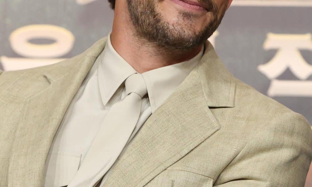 Seúl (Corea del Sur), 01/07/2025.- Foto de archivo del actor británico Jonathan Bailey, elegido por la revista People como el hombre más sexy de 2025, durante la promoción en Seúl de su película 'Jurassic World Rebirth.' EFE/EPA/YONHAP SOUTH KOREA OUT