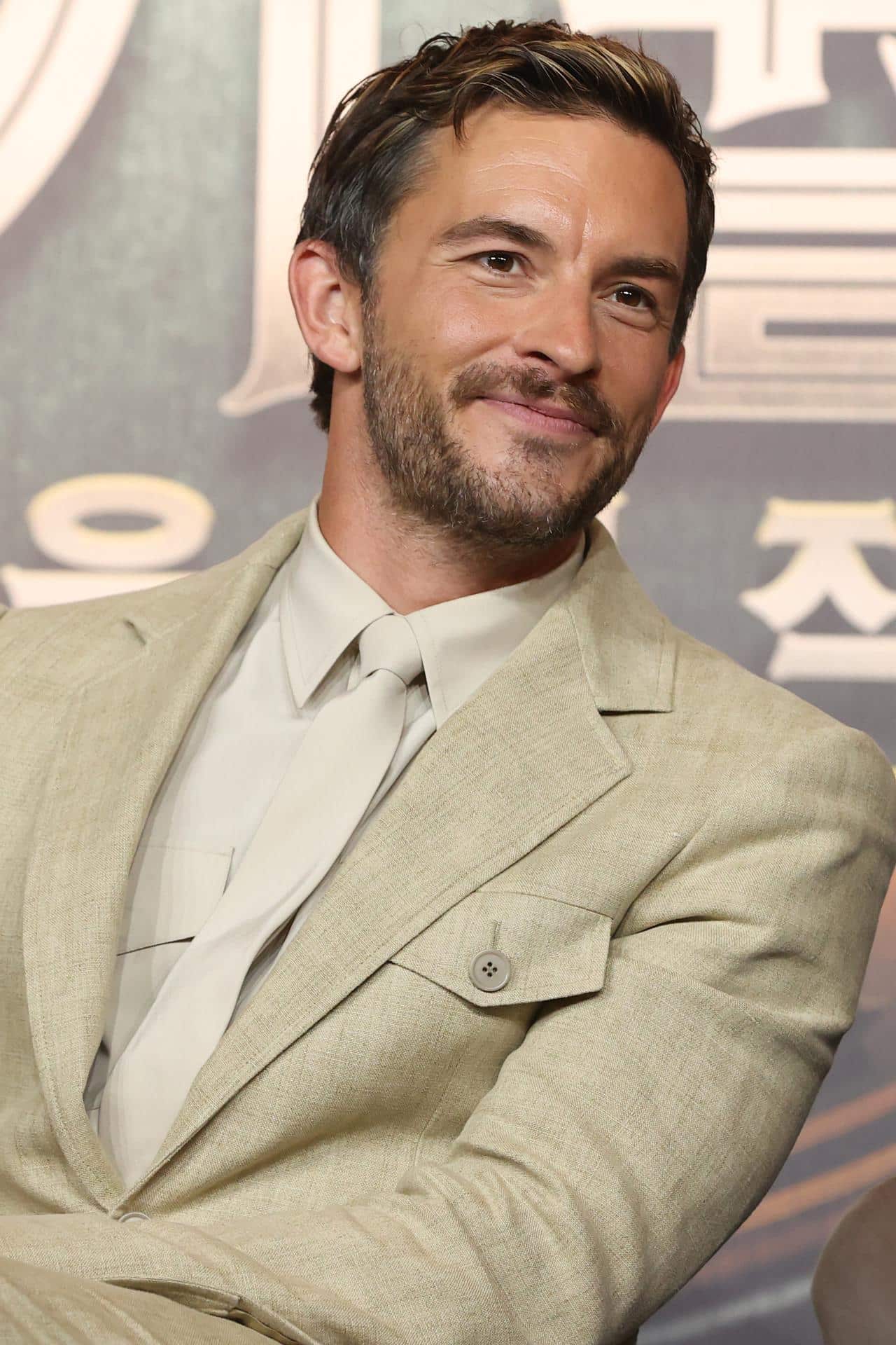 Seúl (Corea del Sur), 01/07/2025.- Foto de archivo del actor británico Jonathan Bailey, elegido por la revista People como el hombre más sexy de 2025, durante la promoción en Seúl de su película 'Jurassic World Rebirth.' EFE/EPA/YONHAP SOUTH KOREA OUT