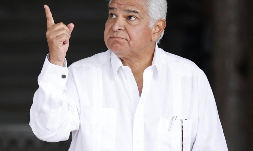 Fotografía de archivo del presidente de Panamá, José Raúl Mulino, quien este jueves ha criticado los insultos proferidos por hinchas guatemaltecos contra la selección de su país en la antesala de un partido de las eliminatorias del Mundial de 2026. EFE/ Bienvenido Velasco