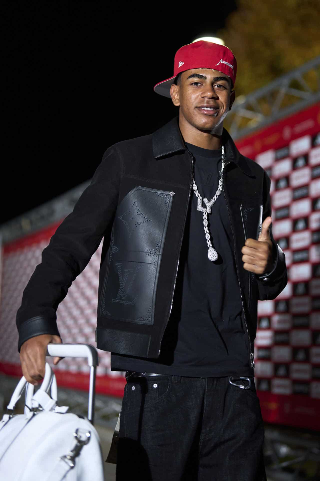 El delantero de la selección española Lamine Yamal a su llegada a la Ciudad del Fútbol de Las Rozas, en Madrid, de cara a los partidos clasificatorios para el Mundial 2026 contra Georgia y Turquía. EFE/ Ángel Martínez / RFEF SÓLO USO EDITORIAL / SÓLO DISPONIBLE PARA ILUSTRAR LA NOTICIA QUE ACOMPAÑA (CRÉDITO OBLIGATORIO)