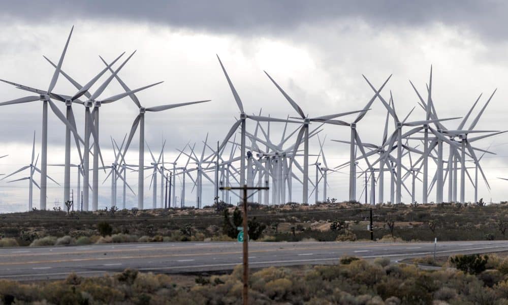 Imagen reciente de torres eólicas en Mojave, California, USA. EFE/EPA/CRISTOBAL HERRERA-ULASHKEVICH
