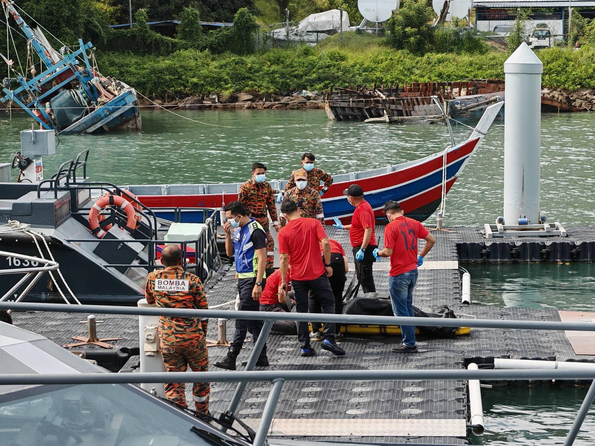 ISLA DE LANGKAWI (MALASIA), 11/11/2025.- Las autoridades malasias y tailandesas han recuperado hasta el momento 27 cuerpos sin vida, tras el naufragio de una embarcación con migrantes rohinyás frente a las costas de Malasia y Tailandia, mientras continúa la búsqueda de desaparecidos. EFE/Guarda Costera de Malasia / SOLO USO EDITORIAL/SOLO DISPONIBLE PARA ILUSTRAR LA NOTICIA QUE ACOMPAÑA (CRÉDITO OBLIGATORIO)