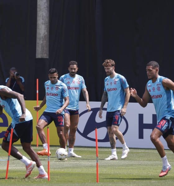 Jugadores de Flamengo cumplieron este viernes, en el estadio limeño de La Videna, el último entrenamiento con miras a la final de la Copa Libertadores del 29 de noviembre contra Palmeiras. EFE/ José Jácome