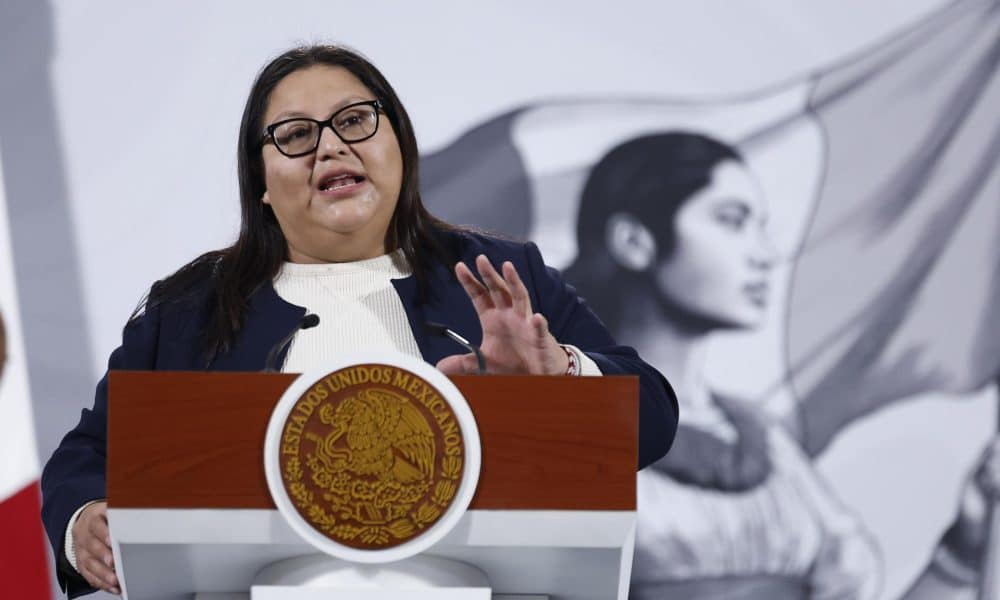 La secretaria de las Mujeres, Citlalli Hernández, habla durante su participación en una rueda de prensa de la presidenta de México Claudia Sheibaum, este jueves en Palacio Nacional de la Ciudad de México (México). EFE/Sáshenka Gutiérrez