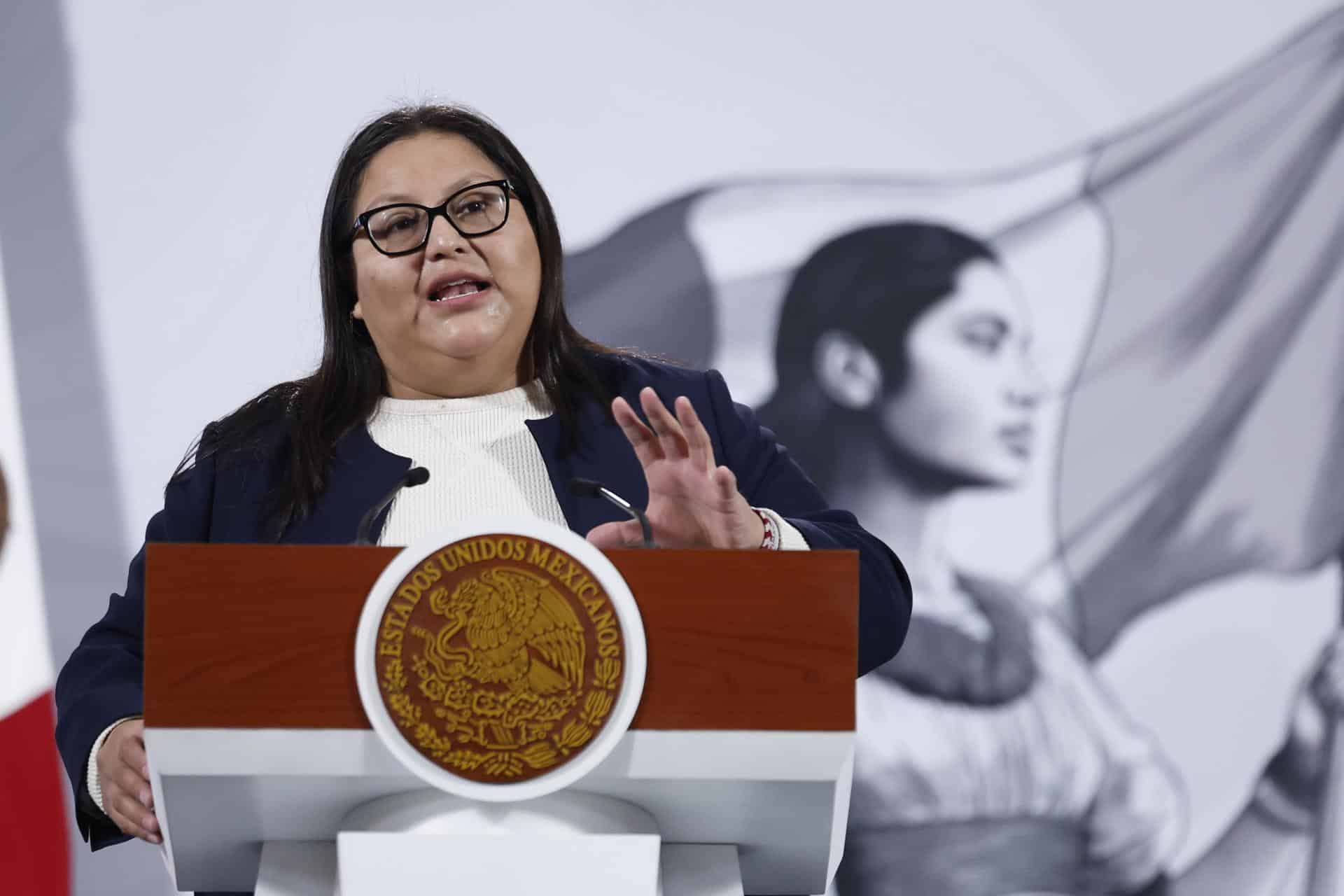 La secretaria de las Mujeres, Citlalli Hernández, habla durante su participación en una rueda de prensa de la presidenta de México Claudia Sheibaum, este jueves en Palacio Nacional de la Ciudad de México (México). EFE/Sáshenka Gutiérrez