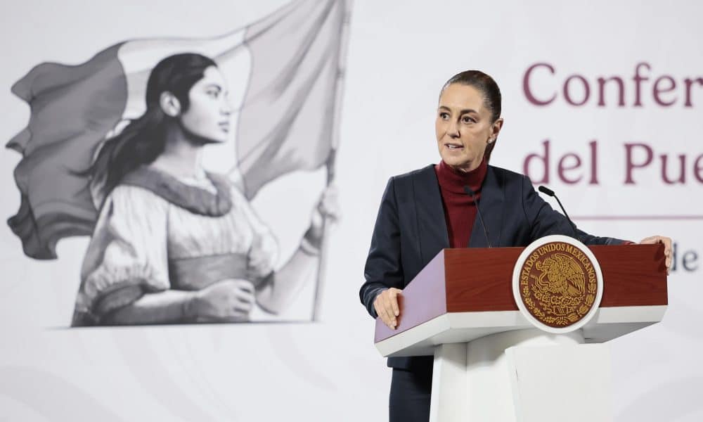 La presidenta de México, Claudia Sheinabum, habla durante una rueda de prensa este viernes, en el Palacio Nacional de Ciudad de México (México). EFE/ José Méndez