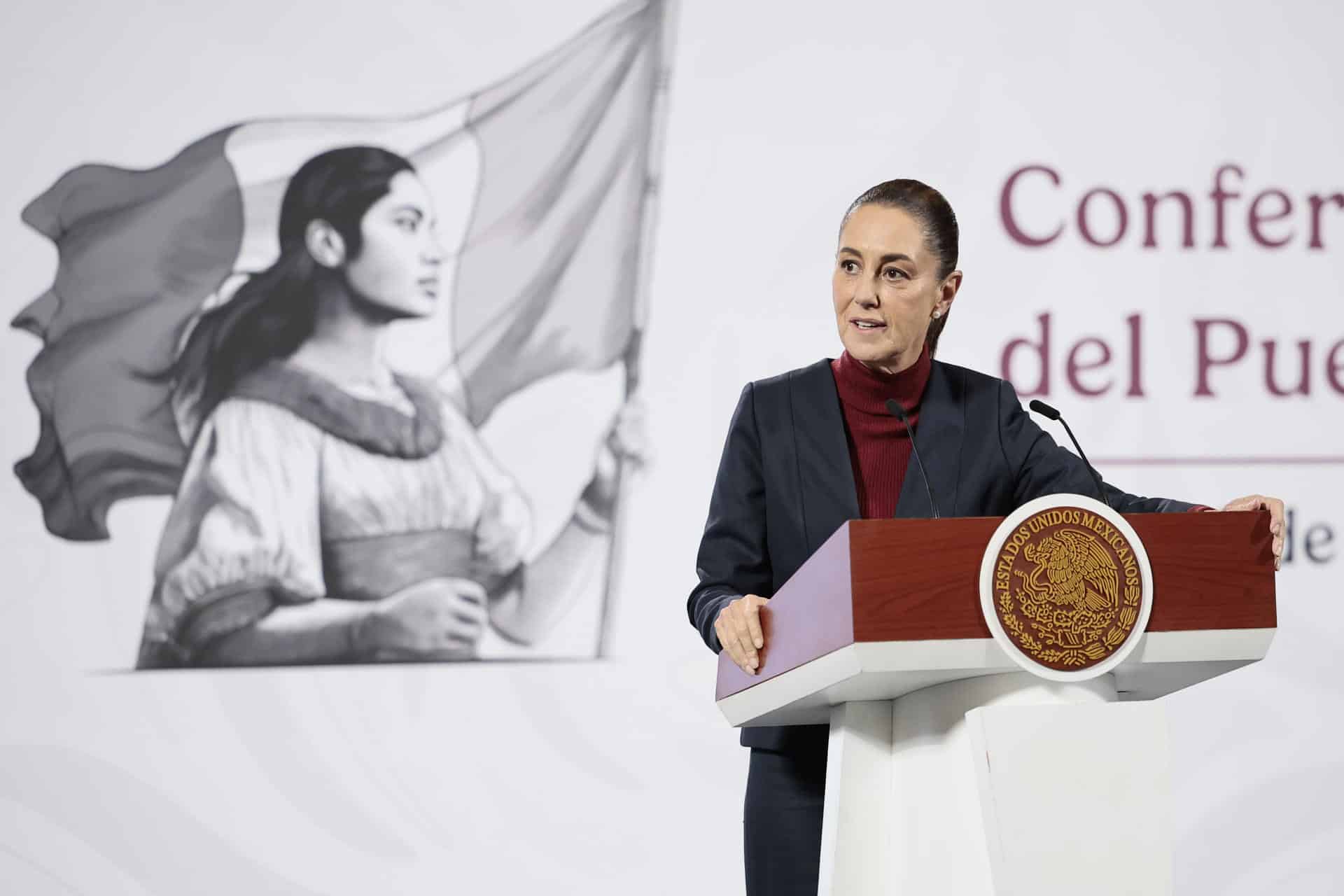 La presidenta de México, Claudia Sheinabum, habla durante una rueda de prensa este viernes, en el Palacio Nacional de Ciudad de México (México). EFE/ José Méndez