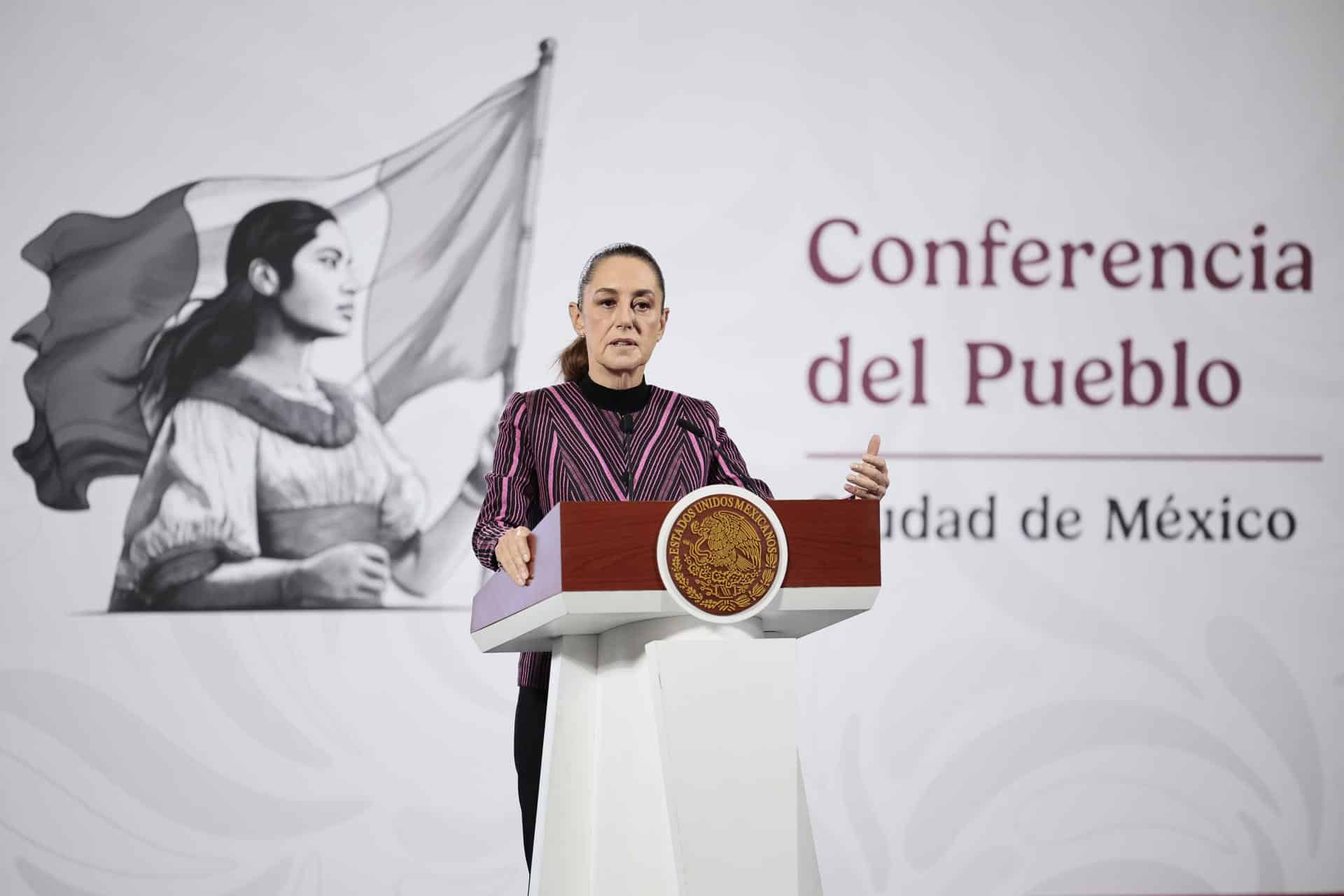 La presidenta de México, Claudia Sheinbaum, participa durante su conferencia de prensa este miércoles en Palacio Nacional, de la Ciudad de México (México). EFE/José Méndez