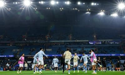 Jugadores del Manchester City calienta antes del partido de la cuarta jornada de la UEFA Champions League en Manchester, Reino Unido. EFE/EPA/ADAM VAUGHAN