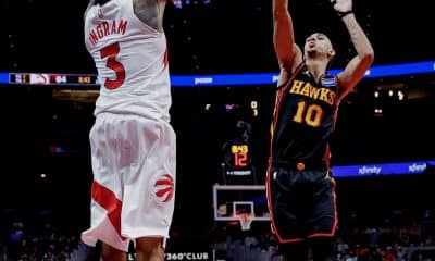 El alero de los Toronto Raptors Brandon Ingram (L) en acción contra el alero de los Atlanta Hawks Zaccharie Risacher (R) durante la segunda mitad de un partido de baloncesto del torneo NBA Cup.EFE/EPA/ERIK S. LESSER SHUTTERSTOCK OUT