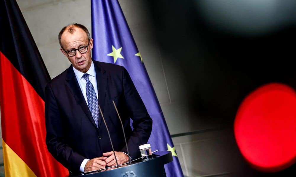 El canciller alemán Friedrich Merz asiste a una conferencia de prensa en la Cancillería Federal en Berlín, Alemania, 14 de noviembre de 2025.EFE/EPA/FILIP SINGER