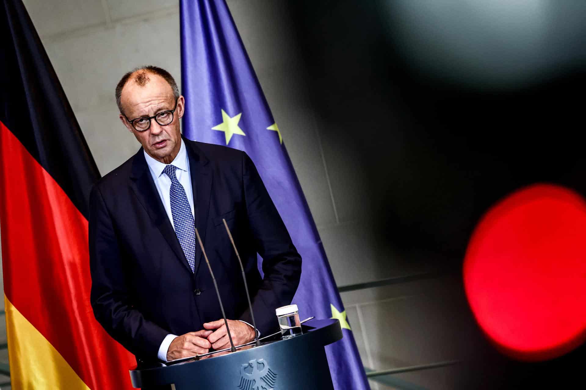 El canciller alemán Friedrich Merz asiste a una conferencia de prensa en la Cancillería Federal en Berlín, Alemania, 14 de noviembre de 2025.EFE/EPA/FILIP SINGER