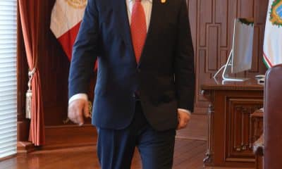 El ex gobernador de Veracruz, Javier Duarte, en su despacho de gobierno, días antes de que dimitiera a su cargo. Imagen de archivo. EFE/Luis Ayala