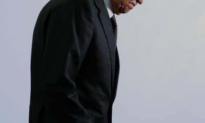 Fotografía del 13 de agosto de 2025, del fiscal general de la República de México, Alejandro Gertz Manero, caminando al finalizar una rueda de prensa en la Ciudad de México (México). EFE/ Mario Guzmán