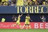 Los jugadores del Villarreal celebran su segundo gol, obra de Alberto Moleiro, durante el partido de LaLiga que enfrentó al Villarreal contra el Rayo Vallacano este sábado en Villarreal. EFE/ Andreu Esteban
