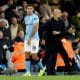 Pep Guardiola, entrenador del Manchester City, junto a Rodrigo Hernández durante el partido de Premier League ante el Bournemouth el pasado 2 de noviembre. EFE/EPA/ADAM VAUGHAN