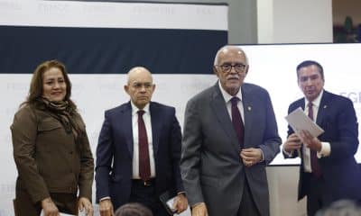 De izquierda a derecha, la fiscal especializada Cristina Reséndiz, el fiscal general de Nayarit, Petronilo Díaz Ponce, el gobernador de Nayarit, Miguel Ángel Navarro y el coordinador jurídico del Gobierno de Nayarit, Gabriel Camarena, participan durante una rueda de prensa este martes, en Ciudad de México (México). EFE/ Sáshenka Gutiérrez