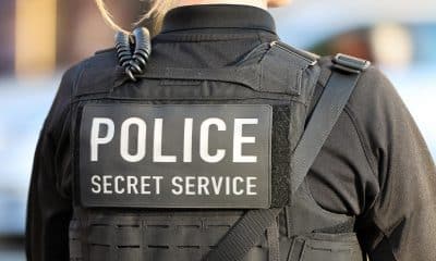 na agente de la Policía Metropolitana de Washington DC vigila cerca de la Casa Blanca luego de un tiroteo el miércoles, en Washington (EE.UU.). EFE/ Octavio Guzmán