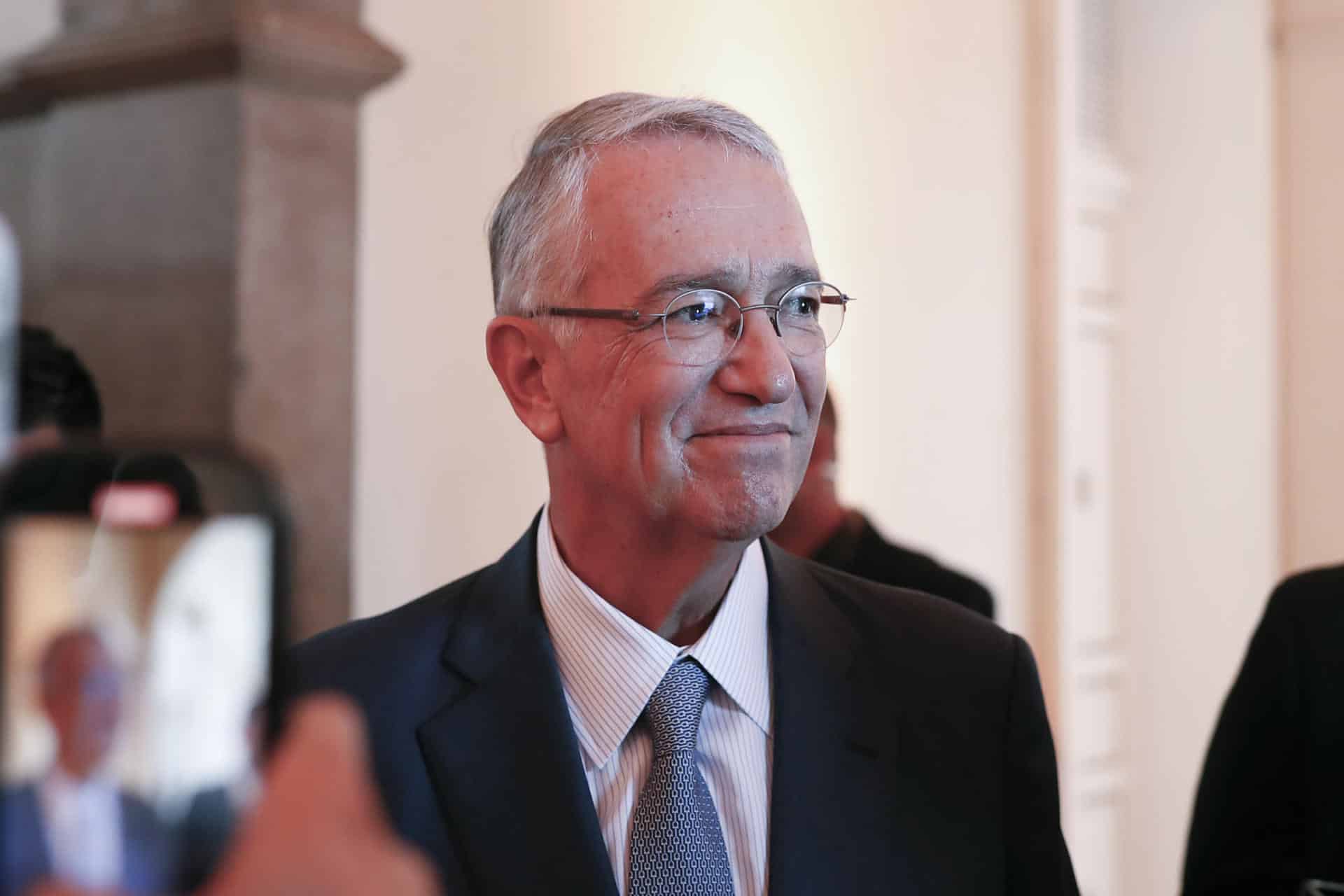 El empresario mexicano Ricardo Salinas Pliego llega a la inauguración del evento denominado 'Bitcóin Histórico' este miércoles, en el Palacio Nacional en San Salvador (El Salvador). EFE/Rodrigo Sura