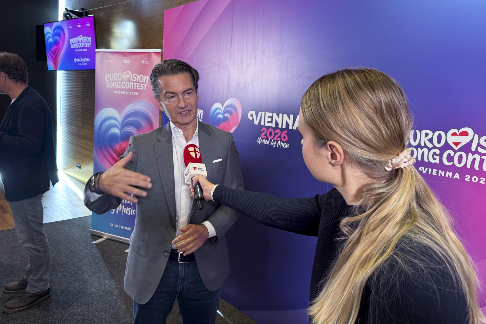 El director general del ente público de radio televisión de Austria ORF, Roland Weissmann, informa a la prensa este martes en Viena sobre los primeros preparativos para la 70 edición del Festival de Eurovisión que se celebrará en la capital austriaca del 12 al 16 de mayo de 2026. EFE/ Jordi Kuhs