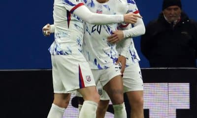 El noruego Antonio Nusa (C) celebra el 1-1 durante el partido de clasificación que han jugado Italia y Noruega en el Giuseppe Meazza stadium en Milan, Italia. EFE/EPA/MATTEO BAZZI