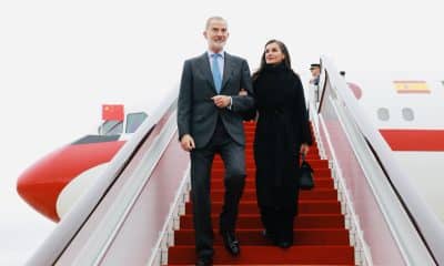 - Los reyes de España llegaron en la mañana de este lunes a Chengdú, capital de la provincia de Sichuan, donde este martes comenzarán su agenda oficial de la visita de Estado de tres días a China y en la que se trasladarán también a Pekín. EFE/ Casa Real - SOLO USO EDITORIAL/SOLO DISPONIBLE PARA ILUSTRAR LA NOTICIA QUE ACOMPAÑA (CRÉDITO OBLIGATORIO)