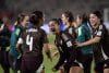 Las jugadoras de México celeban el tercer puesto tras supear en los penaltis a Brasil en el Mundial sub-17 de Marruecos. EFE/EPA/JALAL MORCHIDI
