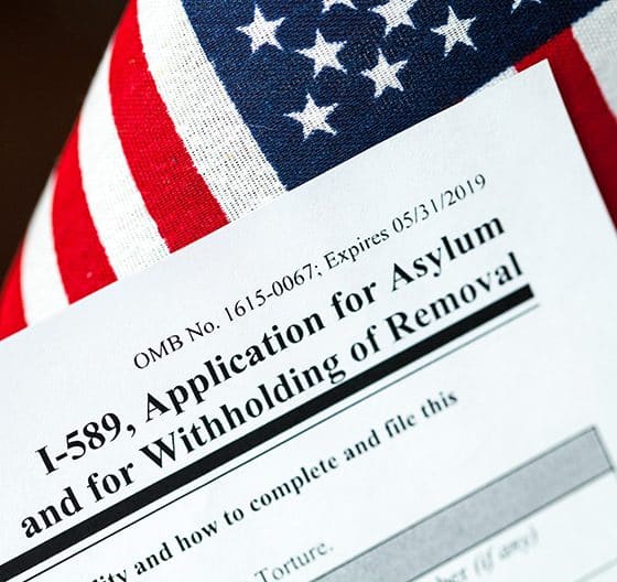 Crece angustia de inmigrantes con asilos pendientes