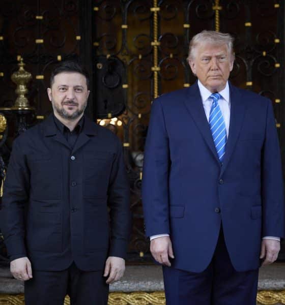 Una fotografía proporcionada por el Servicio de Prensa Presidencial muestra al presidente estadounidense, Donald Trump (derecha), reuniéndose con el presidente ucraniano, Volodímir Zelenski (izquierda), en Florida, EE.UU., el 28 de diciembre de 2025. EFE/EPA/PRESIDENTIAL PRESS SERVICE