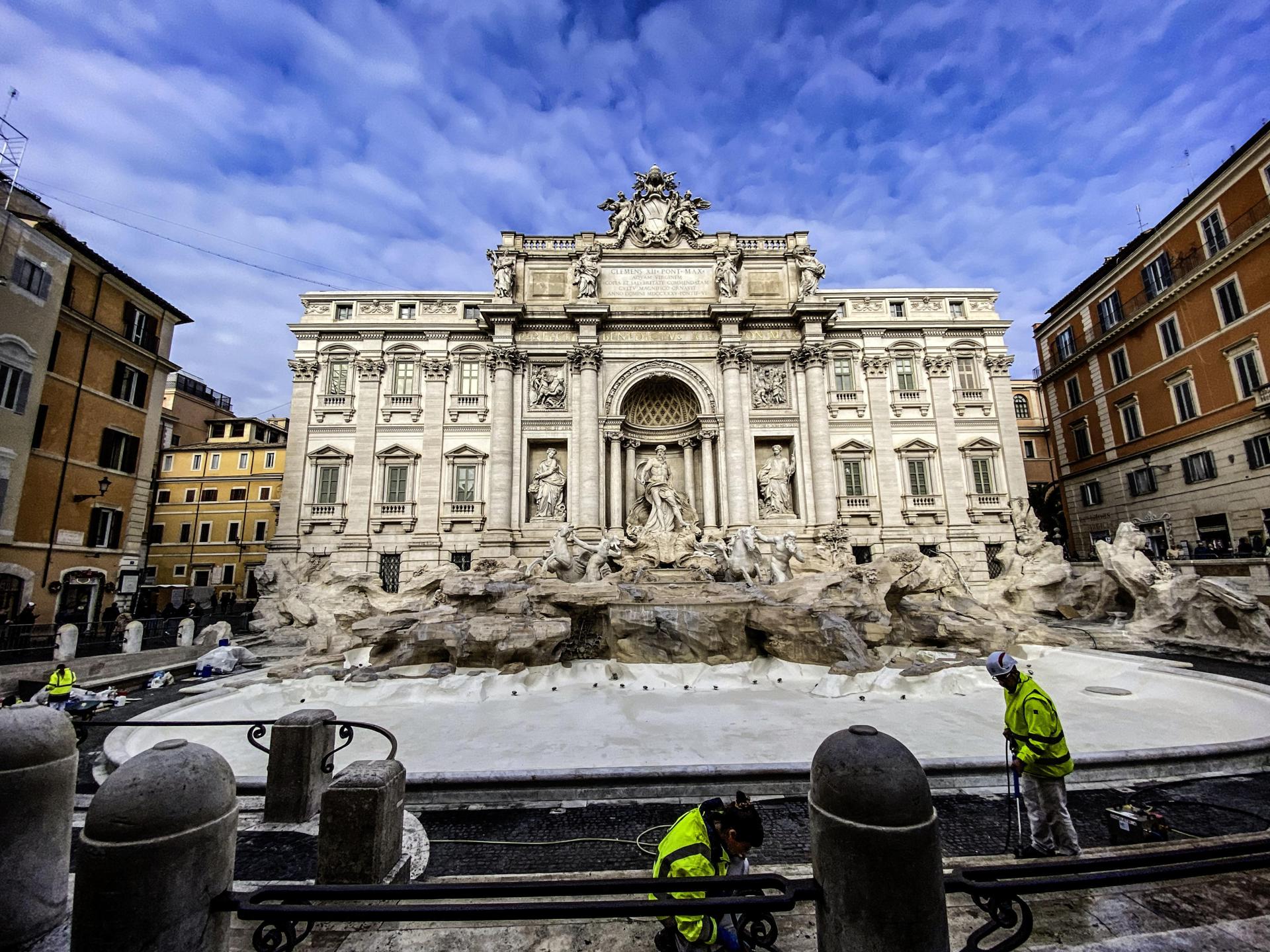 Foto de archivo de la Fontana di Trevi cuando se le retiraron los andamios que se habían levantado restaurar uno de los monumentos más visitados de Roma, 19 de diciembre de 2024. EFE/EPA/LUCIANO DEL CASTILLO
EFE/EPA/LUCIANO DEL CASTILLO
