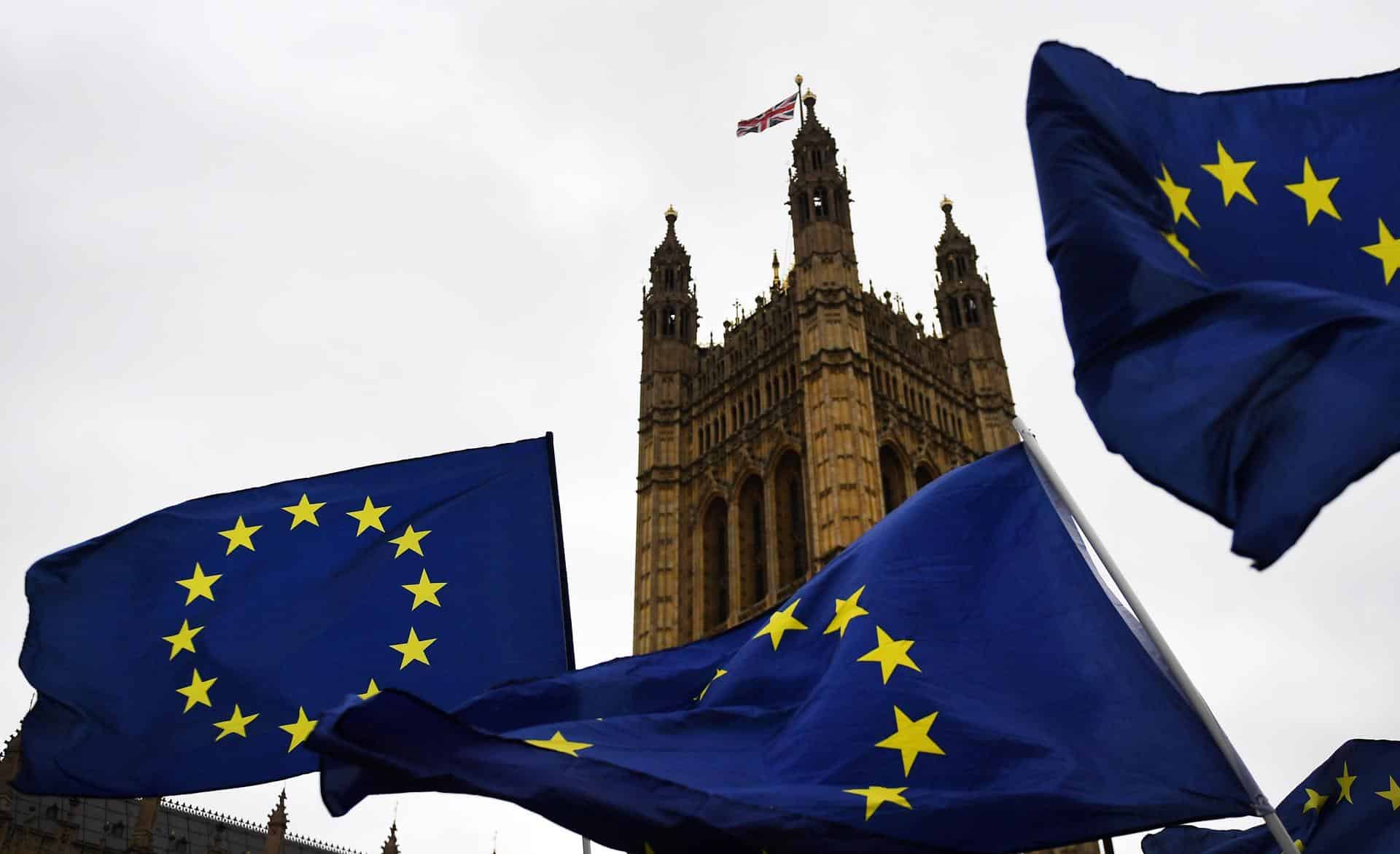 Manifestantes a favor de la Unión Europea protestan a las afueras de la Parlamento en Londres, Reino Unido, el 29 de enero de 2018. EFE/Archivo/Andy Rain