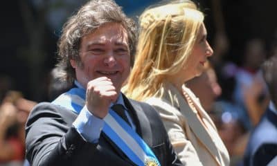 El presidente electo de Argentina, Javier Milei, acompañado de su hermana Karina. EFE/ Enrique García Medina