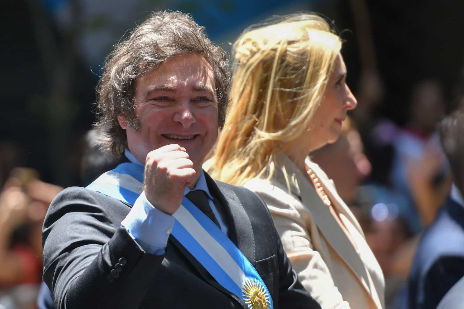El presidente electo de Argentina, Javier Milei, acompañado de su hermana Karina. EFE/ Enrique García Medina