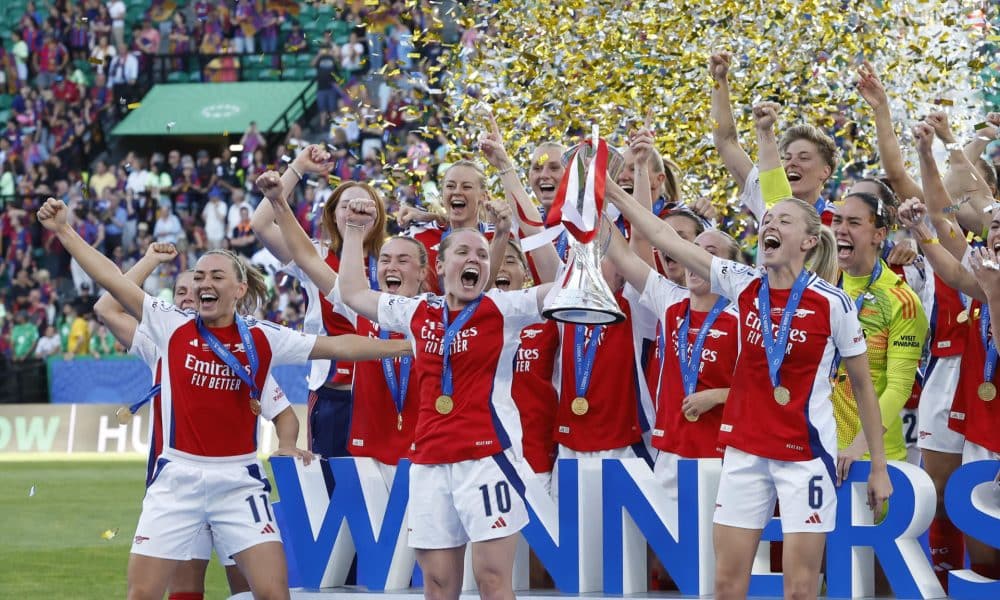 Fotografía de Toni Albir, en la que puede verse en una imagen de archivo del 24 de mayo de 2025 a las jugadoras del Arsenal, ganadoras de la pasada edición de la Liga de Campeones. EFE